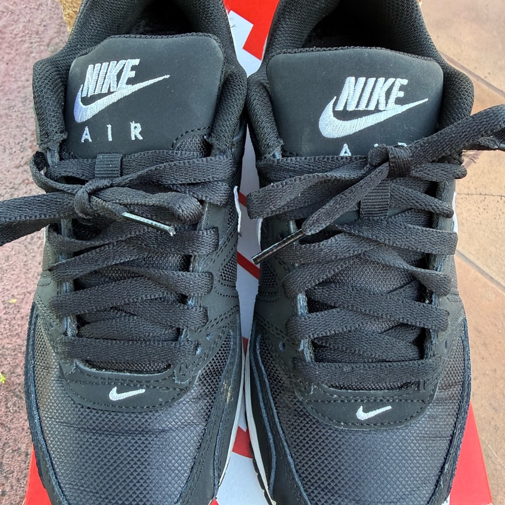 Nike Women’s Air Max Command Sneakers (Size 7) - Picture 8 of 12